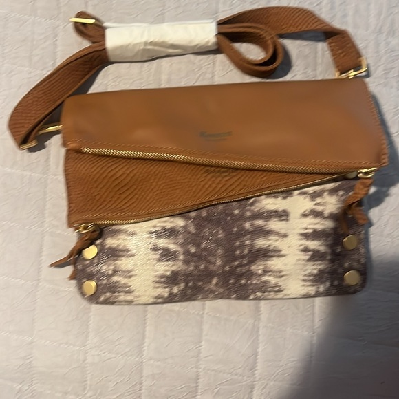 Hammit mixed media cross body bag / clutch combination - Picture 7 of 7